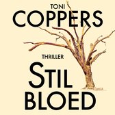 Boekomslag: Toni Coppers - Stil Bloed. Een dode boom met bruine takken tegen een lichte achtergrond.