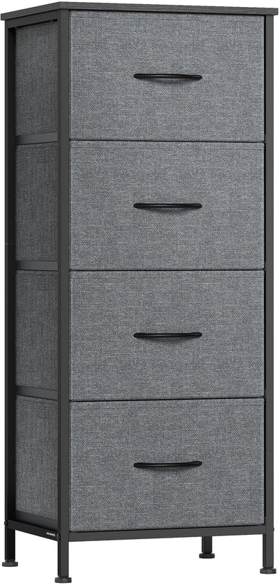 Commode de rangement grise en tissu à 4 tiroirs avec poignées noires, sur pieds noirs.