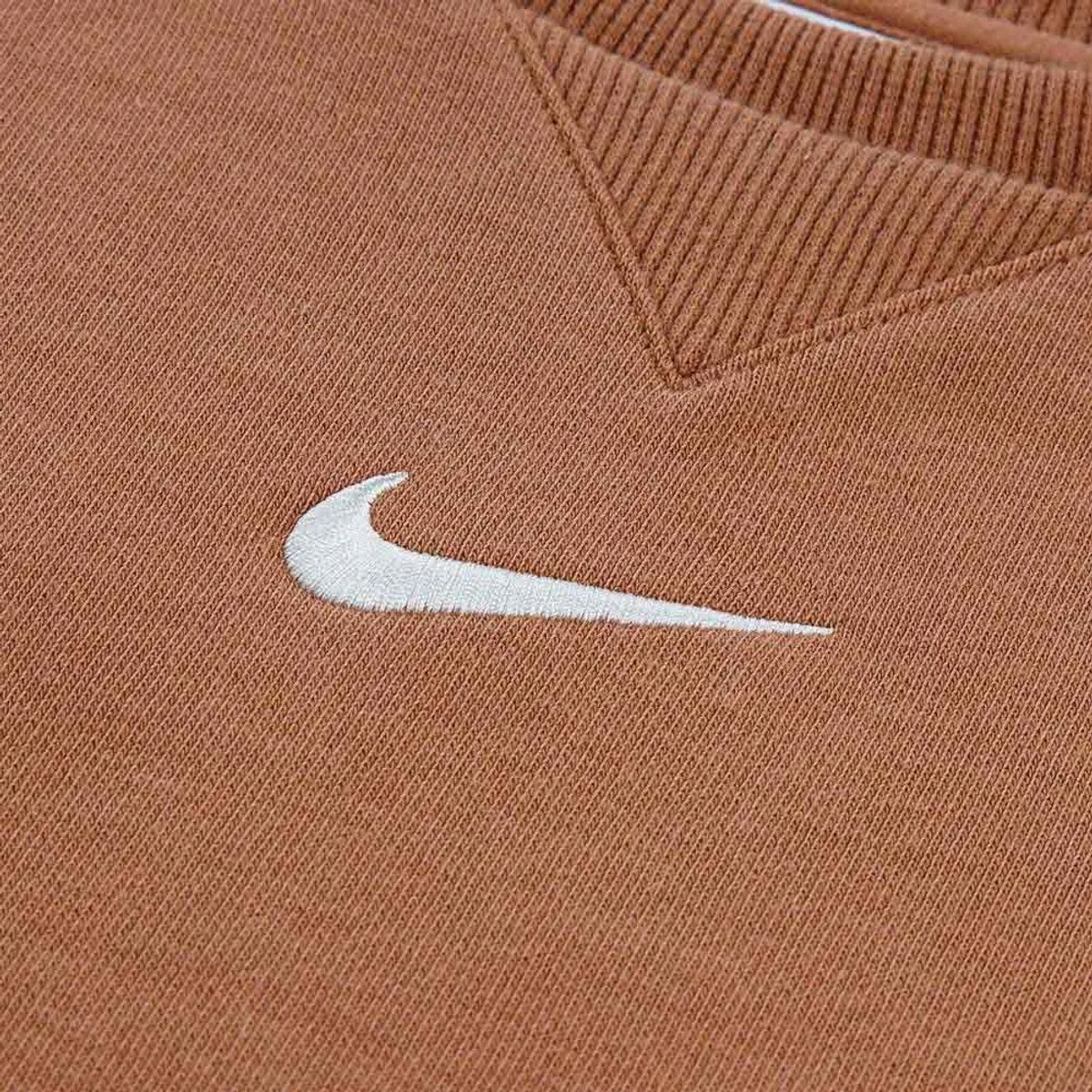 Nike essential fleece crew set in de kleur . Bruin