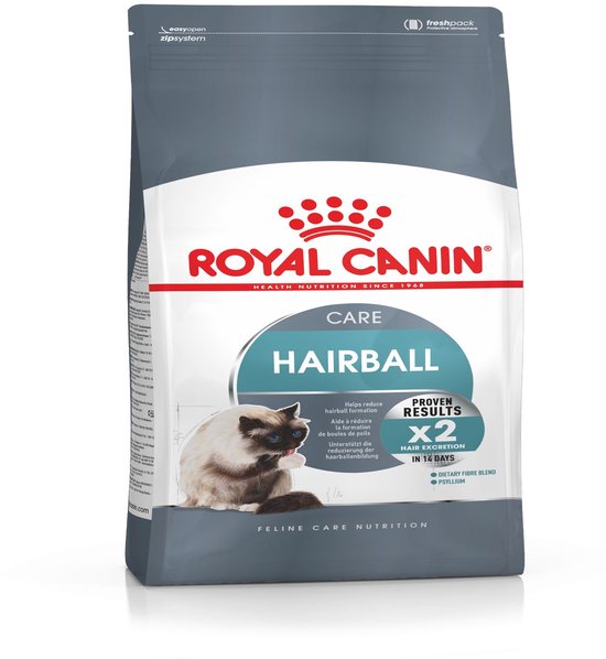 Royal Canin Hairball Care zak kattenvoer met op de voorkant een witte kat met blauwe ogen die zijn poot likt. Proven results X2 hair excretion in 14 days.