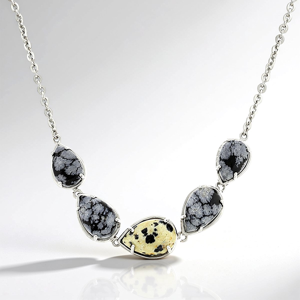 Cavill - 925 Sterling Zilver Halsketting met Dalmatiër Jaspis 5,64 ct en Sneeuwvlokobsidiaan 21,7 ct - Druppelvormige Cabochon - Handgemaakt
