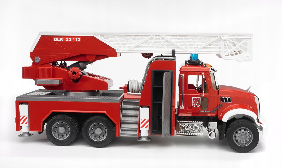 Bruder Mack Granite brandweerauto ladder en waterpomp — afbeelding 3