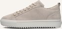 Crème suède lage sneaker met beige veters en dikke geribbelde zool.