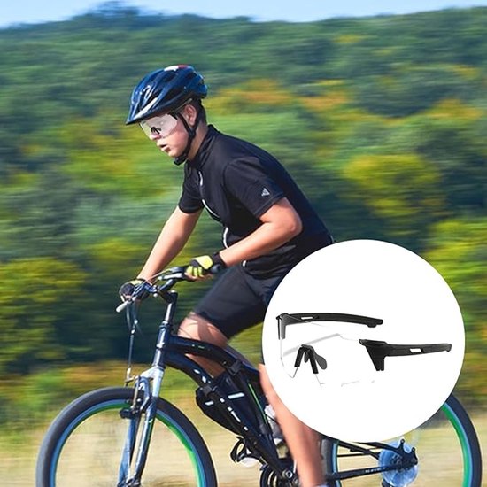 Man met sportbril tijdens het fietsen, met een close-up van de zwarte en transparante sportbril.