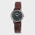 Raptor horloge met een donkergroene, gemarmerde wijzerplaat en een bruin houten bandje.