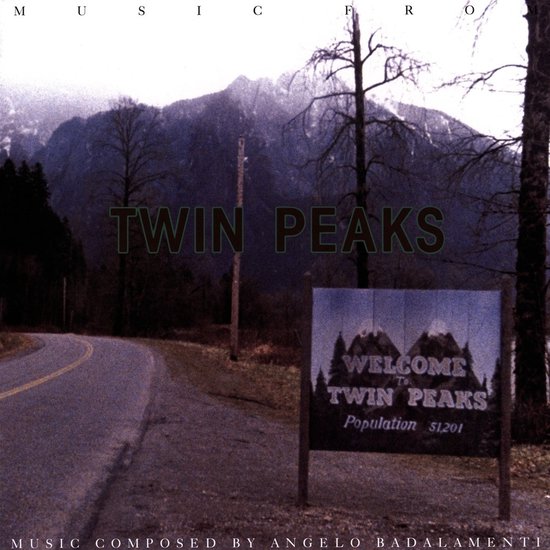 Pochette d'album avec panneau 'Welcome to Twin Peaks' et paysage de montagne.