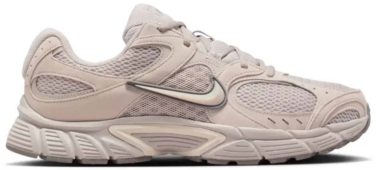 Nike v5 rnr in de kleur ecru. Creme
