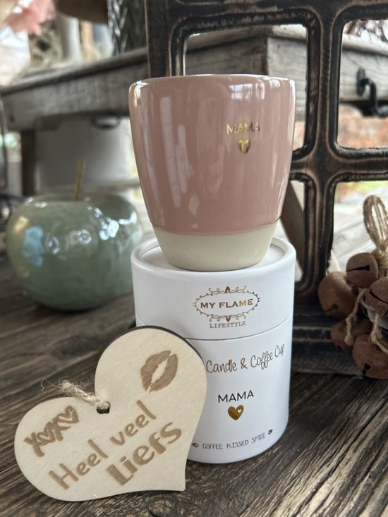 Foto: Creaties van hier geurkaars in koffiekop mama met houten hartje 8 cm coffee kissed spice