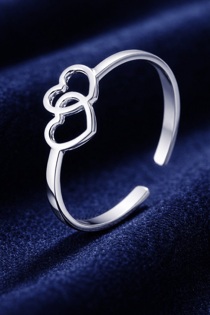 Lundholm Luxe Ring Dames Zilver Kleurig Hartjes Verbonden - Betekenisvol en Liefde Cadeau - Premium Stainless Steel - Verstelbare Ring - Cadeau voor Vrouw - Scandinavisch Design