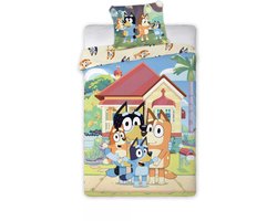 foto van Bluey kinderbeddengoed set 100x135 cm – dekbedovertrek en kussensloop – 100% katoen – Peuterbed