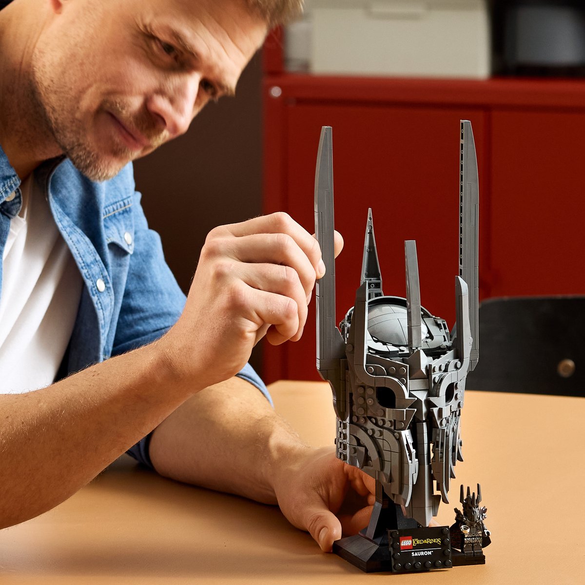 LEGO Icons - The Lord of the Rings: De Helm van Sauron Bouwpakket voor Volwassenen en Woondecoratie - 11373 – foto 7