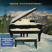 De hoes van de Supertramp LP 'Even In The Quietest Moments...', met een vleugelpiano bedekt met sneeuw in een besneeuwd berglandschap. Blauw label met albumtitel en informatie.