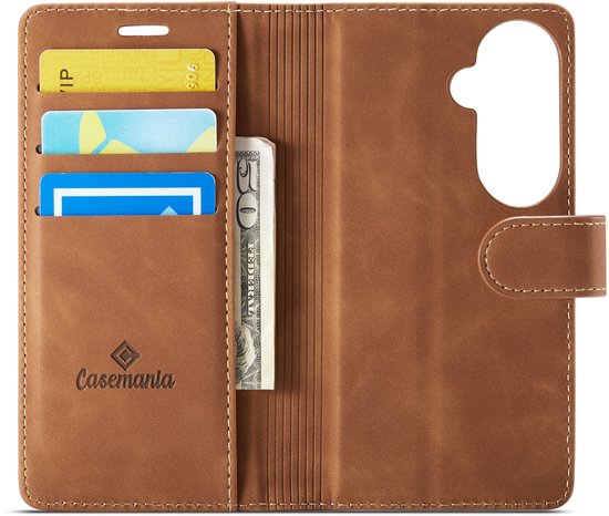 Bruin kunstleren telefoonhoesje, opengeklapt, lege binnenkant met pasjes- en geldvakken, witte achtergrond.