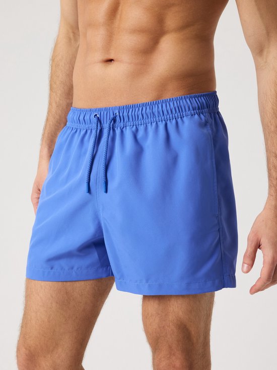 Maillot de bain bleu avec cordon de serrage, ceinture élastique et poche arrière.