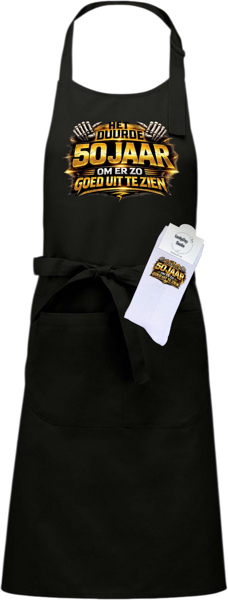 Keukenschort en sokken met tekst - Giftset - Goud het duurde 50 jaar - Moederdag - Vaderdag - Zwart - Verstelbaar - Cadeau idee - Verjaardag - Cadeau dames en heren - Liefste Opa en Oma cadeau - Kerst cadeau - Grappig cadeau - Onesize