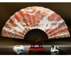 WK Traditionele Chinese Waaier – “Geluk en voorspoed” – 33,5 cm – Zijden Waaier met Bamboe en Houten Standaard – Oosterse Wanddecoratie voor Huis of Kantoor