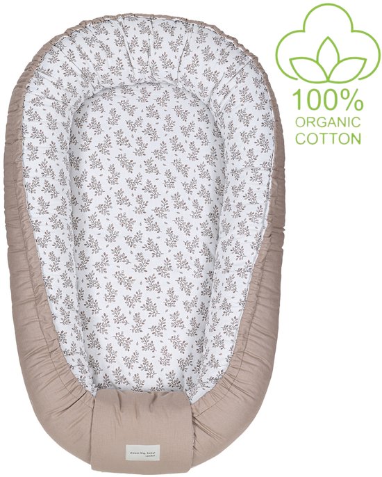 Babynestje met beige zijkanten en een witte binnenkant met een subtiel bladerpatroon. 100% biologisch katoen.