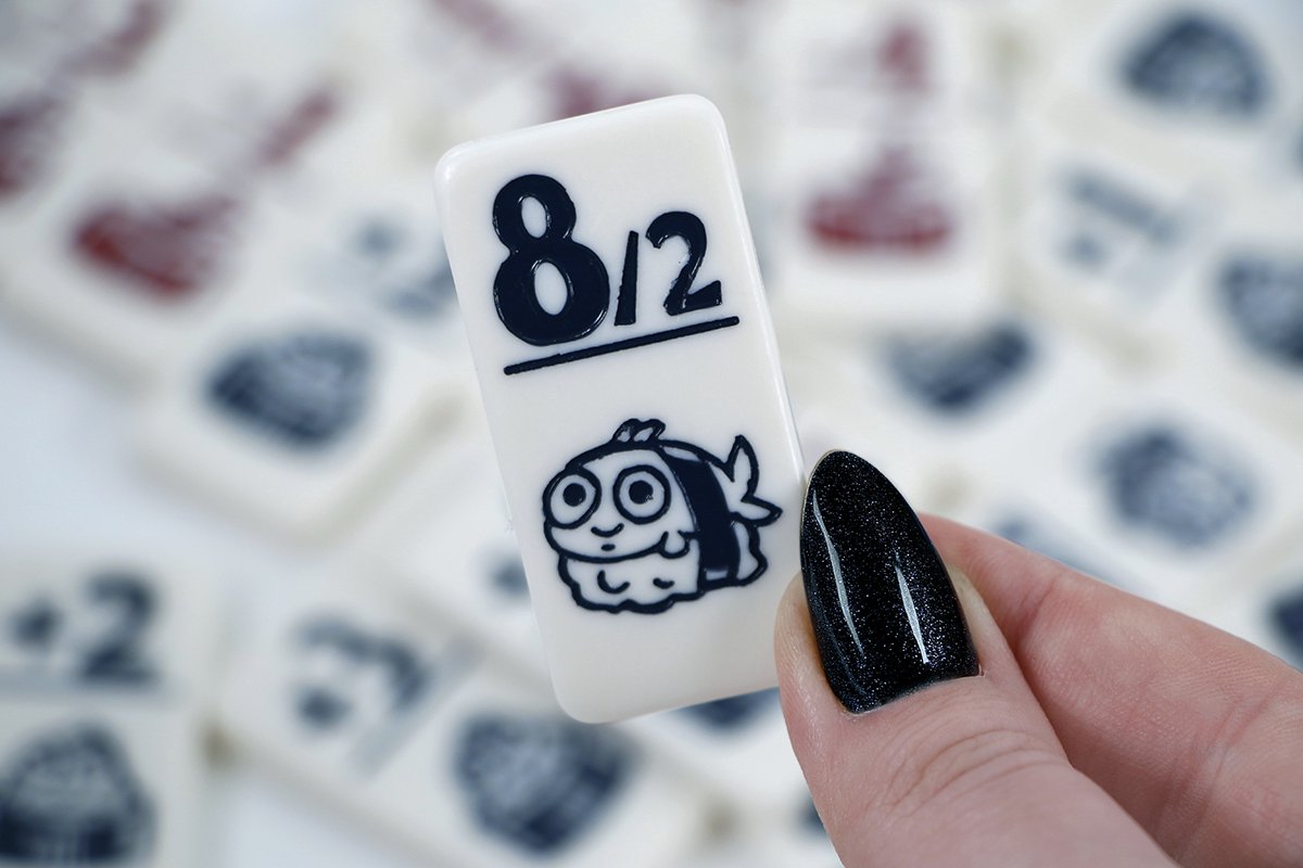 999 Games - Geharrewar in de Sushibar Junior - Dobbelspel - Snel dobbelspel voor het hele gezin - Gezelschapsspel - Familiespel - Klein cadeautje - bevat spelregels in NL en EN en FR — afbeelding 12