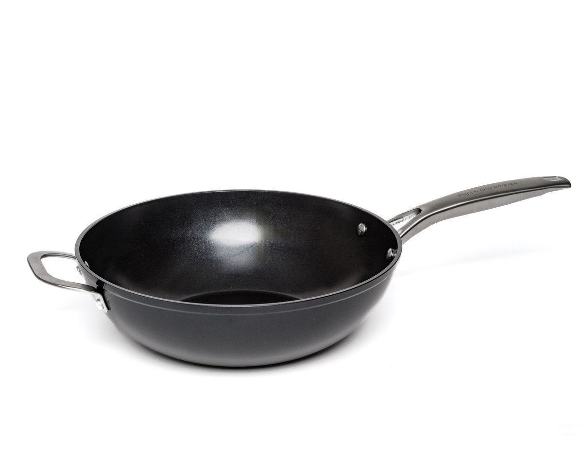 Qoozi Home Wok 32 cm by Peppe Giacomazza – 5 mm Gesmeed Aluminium – XERADUR® 3 Keramische Antiaanbaklaag – PFAS Vrij – Inductie – Ovenbestendig 250°C – Q1128507