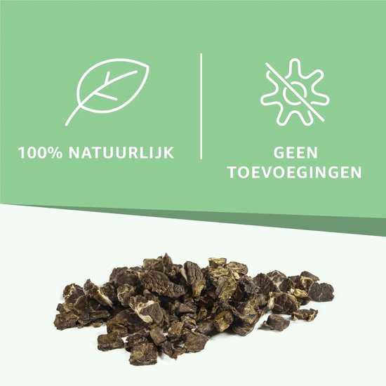 Gedroogd vlees in bruine, aardse tinten, met pictogrammen voor 100% natuurlijk en geen toevoegingen.