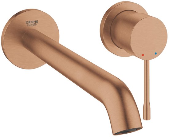 Mat bronzen wandkraan van GROHE met een lange, gebogen uitloop.