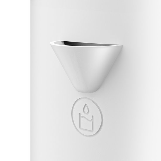 Witte, conische muurdispenser voor vochtvretertabletten met een ingebed symbool van een kaars.