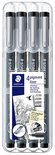 Set de quatre stylos noirs Staedtler pigment liner dans un emballage transparent, avec détails sur les largeurs de trait.