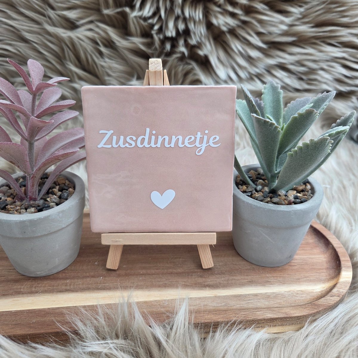 Robuust Wenstegeltje – Zusdinnetje – 10x10 cm – Lief Cadeau voor Zus of Beste Vriendin – Stijlvolle Wanddecoratie met Betekenis – Trendy nu – Decoratief Tegeltje met Standaard – Cadeau Idee
