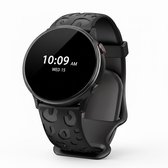 Zwarte smartwatch met een gegraveerd patroon op de band.