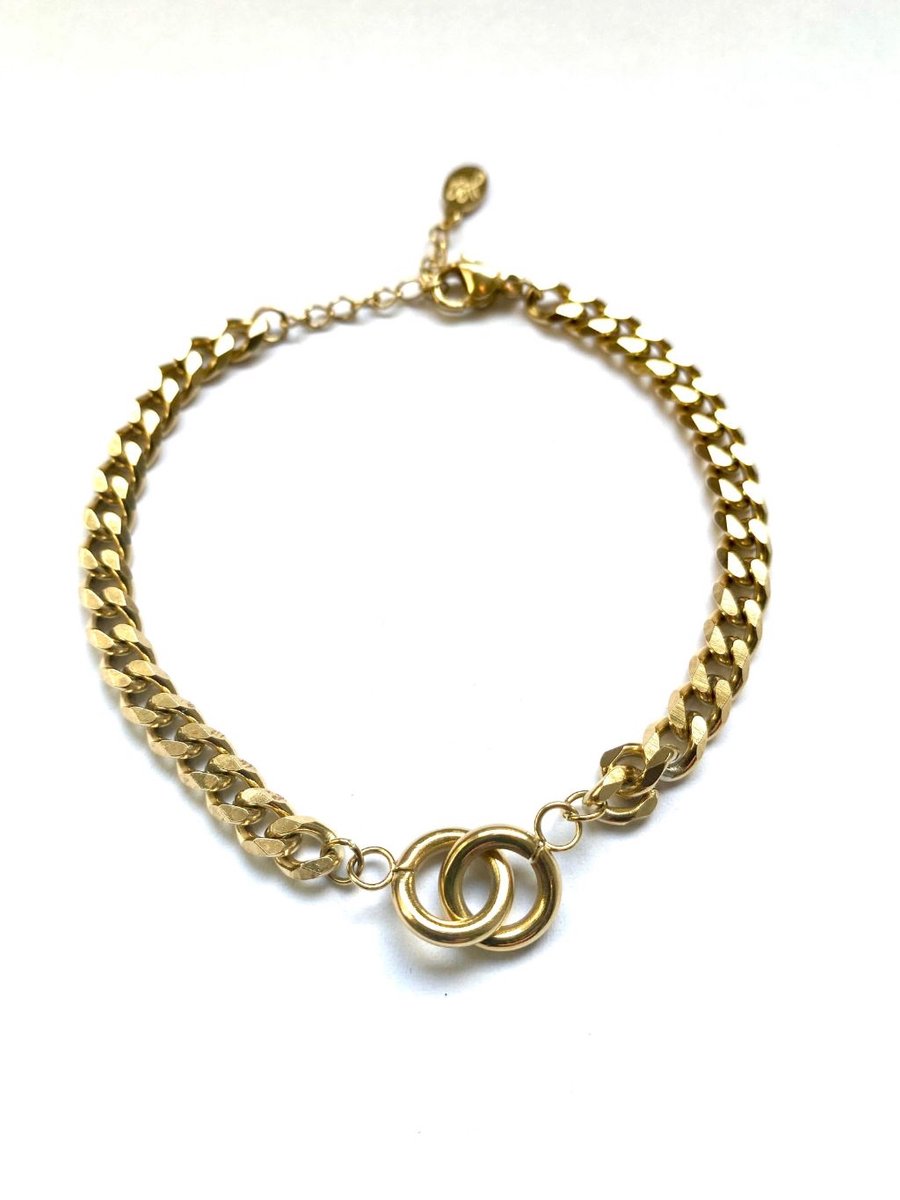 Luxe schakel armband met 2 ringetjes - speciale bracelet - stainless steel - rvs kleur goud - gold plated - moederdag cadeau idee - kerst kadotip - love
