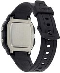 Zwart Casio horloge met metalen achterkant.