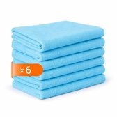 Stapel van zes lichtblauwe handdoeken op een witte achtergrond. Met een oranje label: x 6.