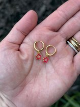 Kinderoorbellen – Stainless Steel - Bloemen oorbellen - Goudkleurige oorbellen meisjes - Meisjes oorbellen - Oorbel ringetjes bloem – Oorbel hanger bloem- Cadeautje meisje - Oorbel bloem knal roze
