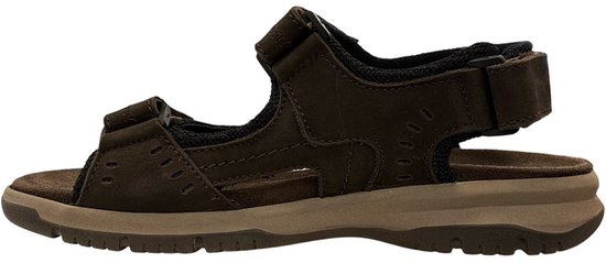 Bruine nubuck sandaal met klittenbandsluiting en taupekleurige zool, zijaanzicht.
