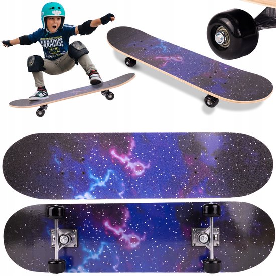 Collage van een skateboard met sterrenhemelprint, zijaanzicht en detail van wiel.