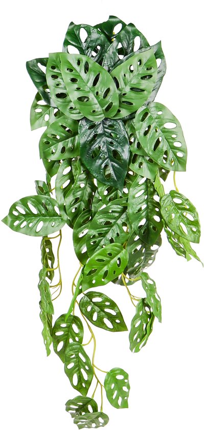 Een kunstmatige Monstera Adansonii plant met veel groene bladeren, elk met kenmerkende gaten.