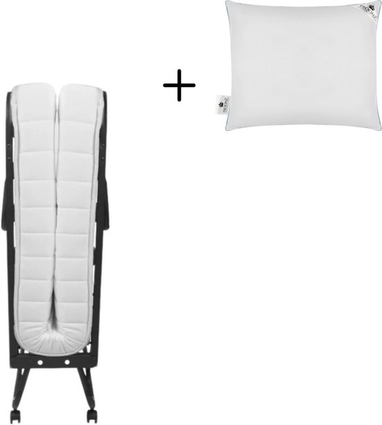 Opklapbed met gestoffeerd matras en een wit hoofdkussen met blauwe bies.