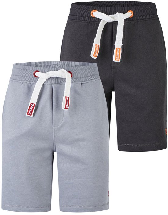 Twee sweatshorts, één lichtgrijs en één donkergrijs, met witte trekkoorden en oranje details.