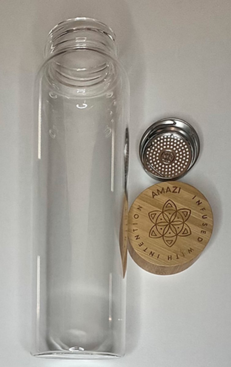 Amazi tafel waterfles van glas - 1000ml - 1 liter - 8 x 25 cm (dxh) - Glazen waterfles - Dop bamboo gravure flower of life - Tafel water Merk:AMAZI met zeef — cadeau in Koken & Dineren - foto 7