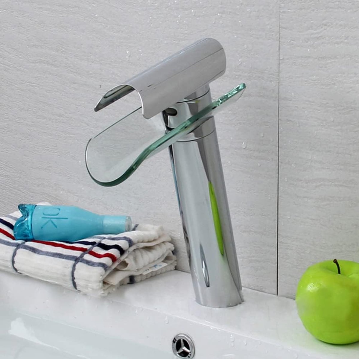 Glazen waskom met Watervalkraan van glas