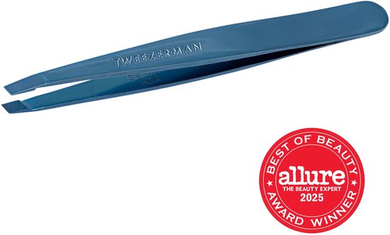 Blauwe Tweezerman schuine pincet met de 'Allure Best of Beauty Award Winner 2025' cirkel ernaast.
