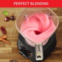 Roze smoothie draait in een transparante blenderkan. Tekst: PERFECT BLENDING.