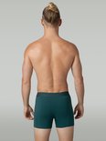 Achterkant van een man in donkergroene Muchachomalo boxershorts met elastische tailleband.