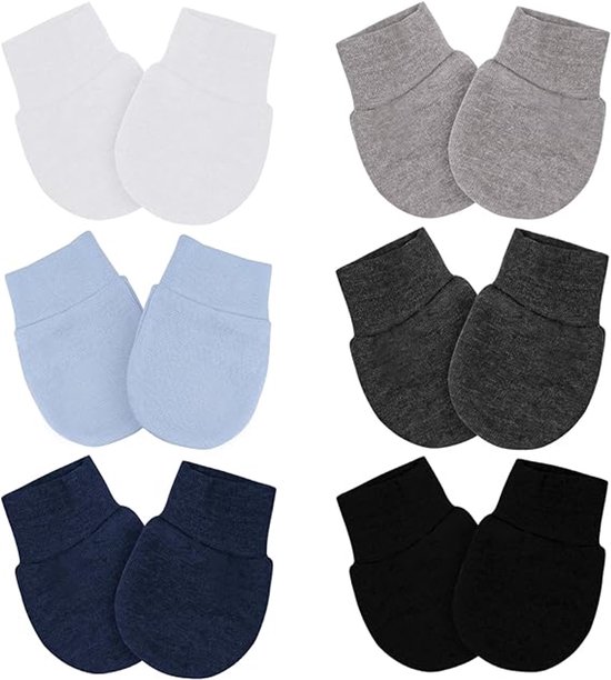 Zes paar babywanten in wit, lichtblauw, marineblauw, grijs, donkergrijs en zwart.