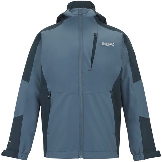 Een grijze en donkerblauwe jas met capuchon, recht van voren, met op de borst het logo 'Regatta Great Outdoors'.