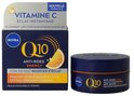 Nivea Q10 Energy nachtcrème pot en doosje met sinaasappel.