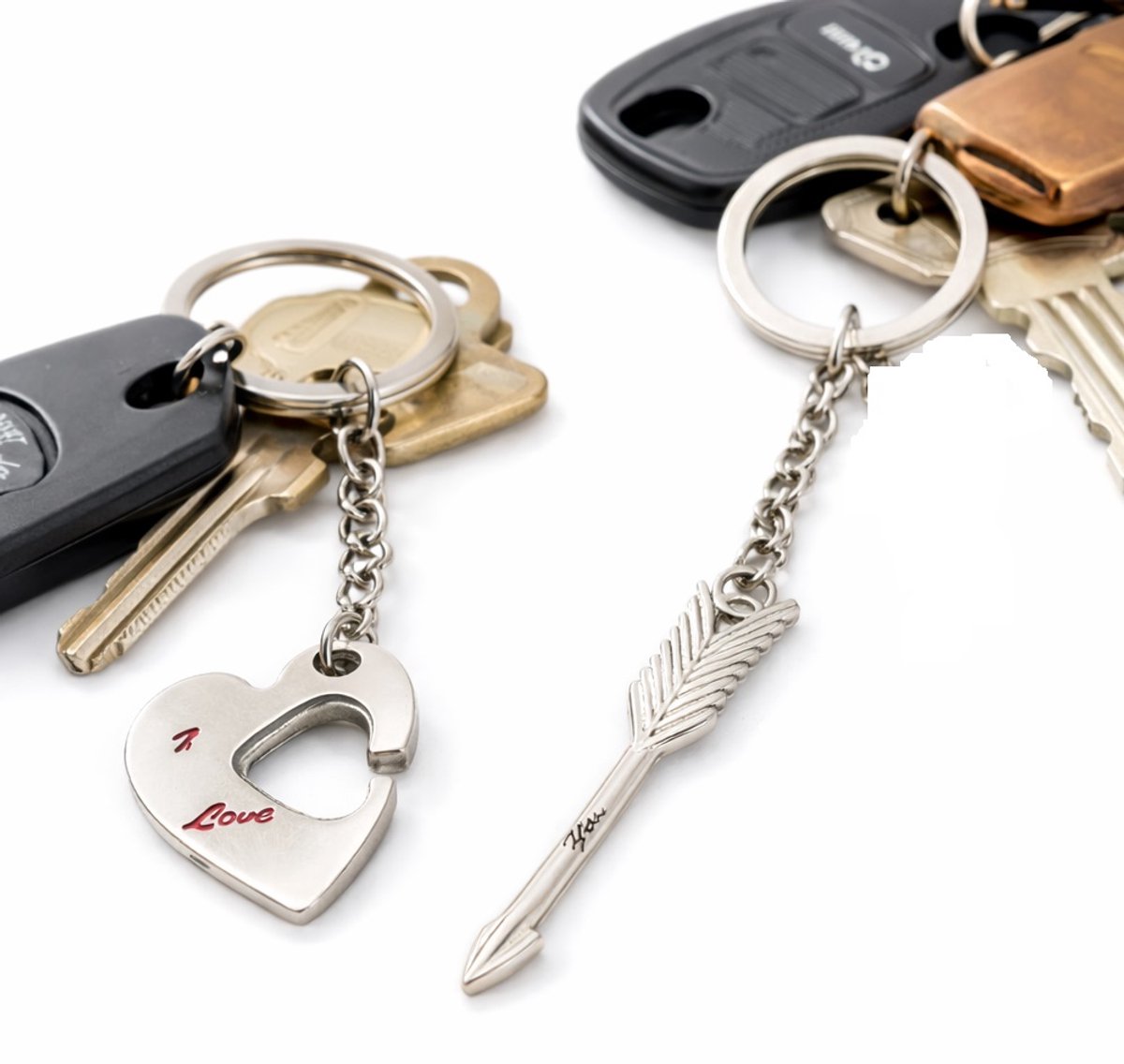 Sleutelhanger Hartje & Pijl 2-Delig – I Love You Koppel Sleutelhanger – Tweedelige Hart Sleutelhouder – Zilver met Roze – Cadeau voor Stel of Ouder & Kind