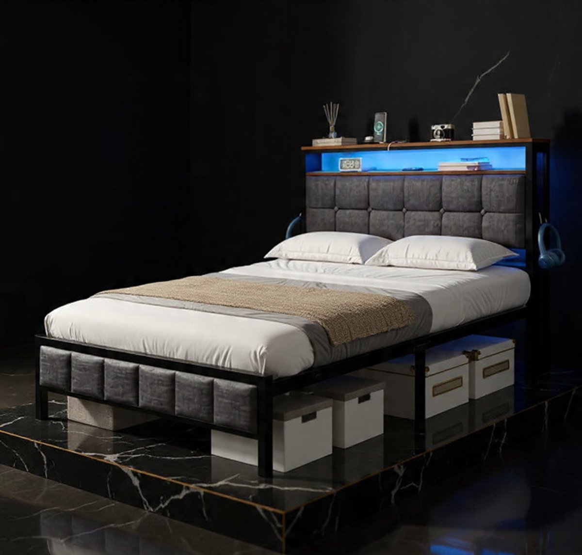 LuxeCharge LED Opbergbed 140x190 cm met USB & Type-C – Gestoffeerd Metaal Bedframe met Lattenbodem - House & Garden