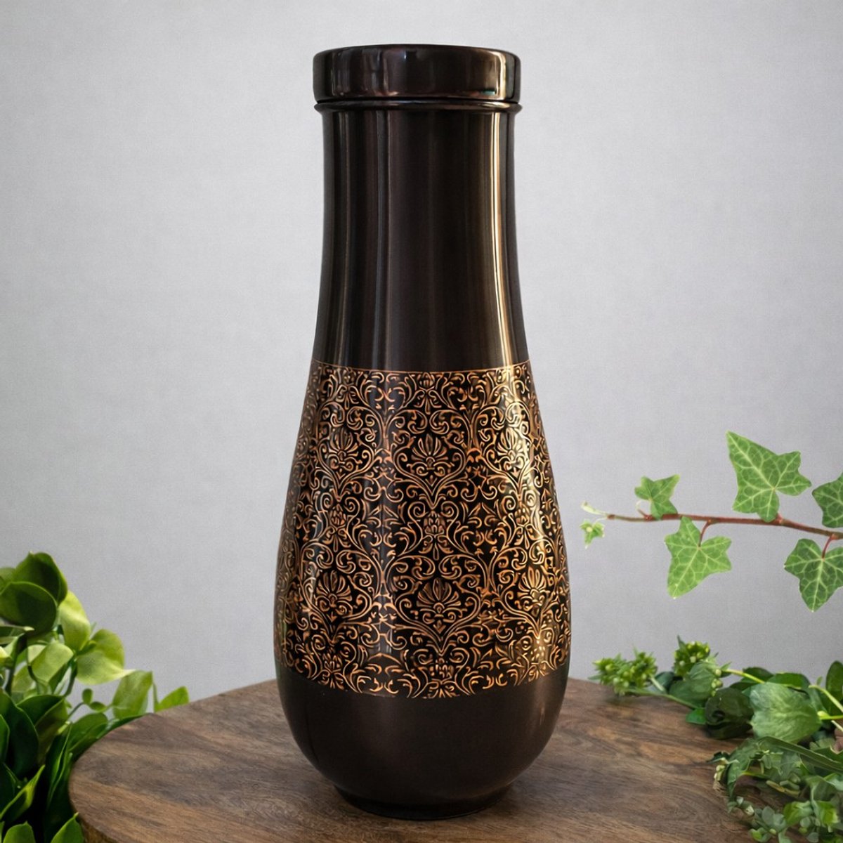 Puur koperen karaf antique geëtst met dop – lang en smal ± 950 ml