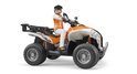Oranje en witte quad met speelgoedfiguur in oranje vest en witte kleding, rijdend.